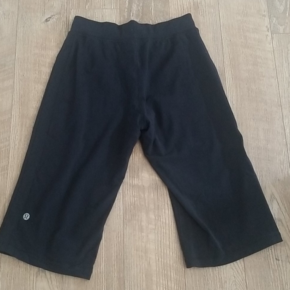 Lululemon men's black capri pants - Picture 2 of 3